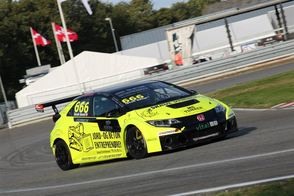 Jacob Sevel Andersen og den skriggule Honda er bare en lynhurtig kombination, og har vundet 5 ud af 5 heats, som han er blevet klassificeret i, her i 2024 sæsonen
(Foto: JJ Media)